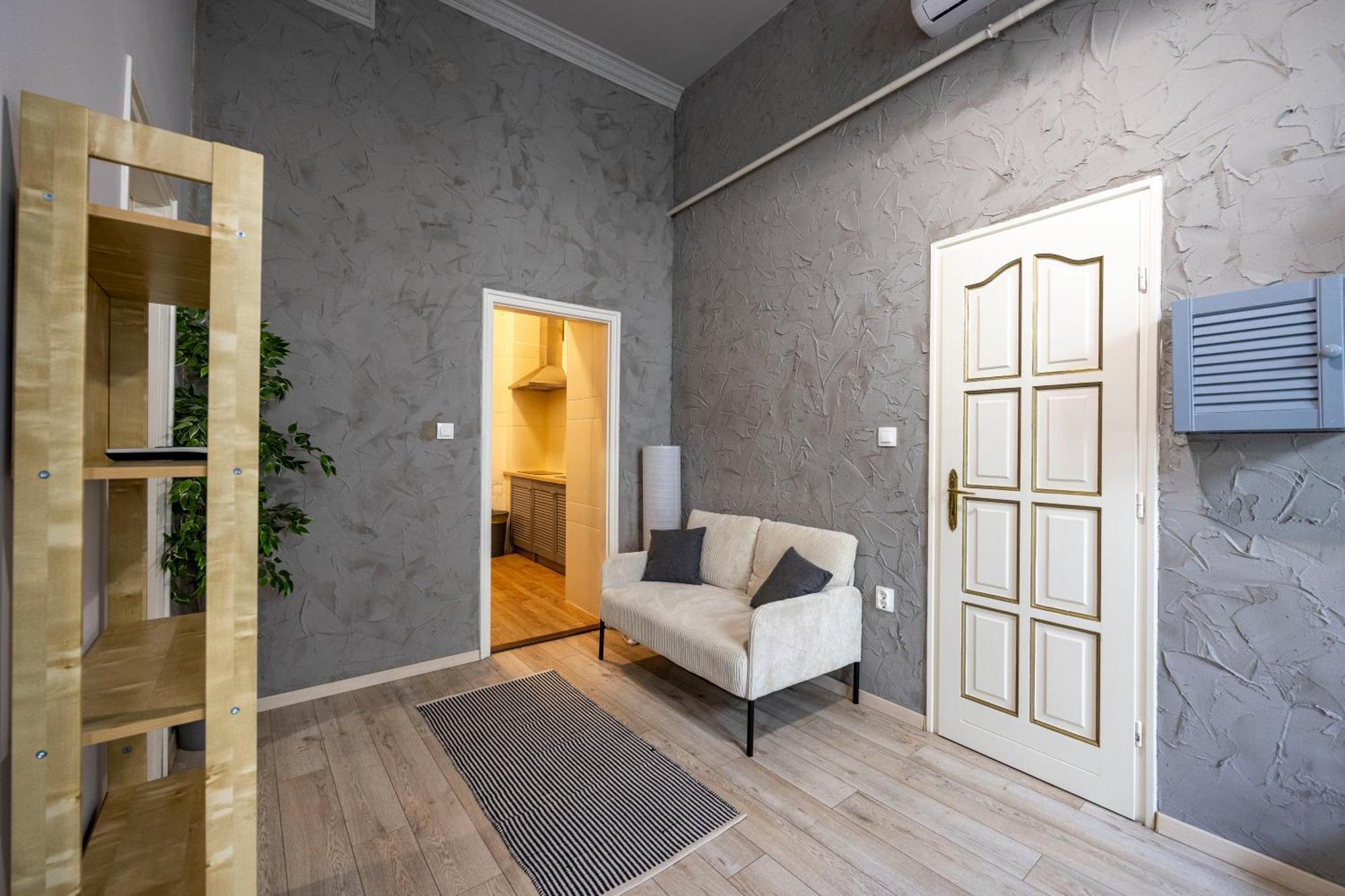 Appartamento Hidden Gem With Terrace On The Andrassy Fashion Road Budapest Esterno foto