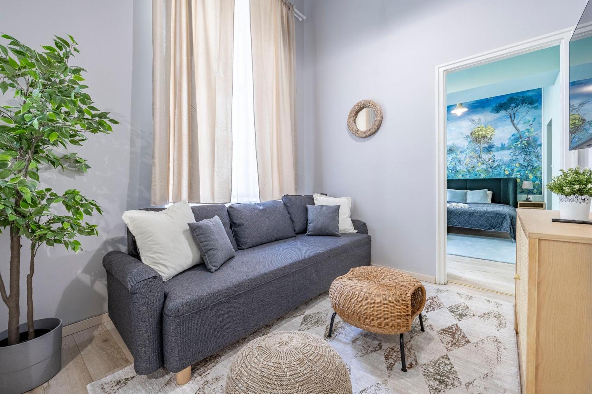 Appartamento Hidden Gem With Terrace On The Andrassy Fashion Road Budapest Esterno foto