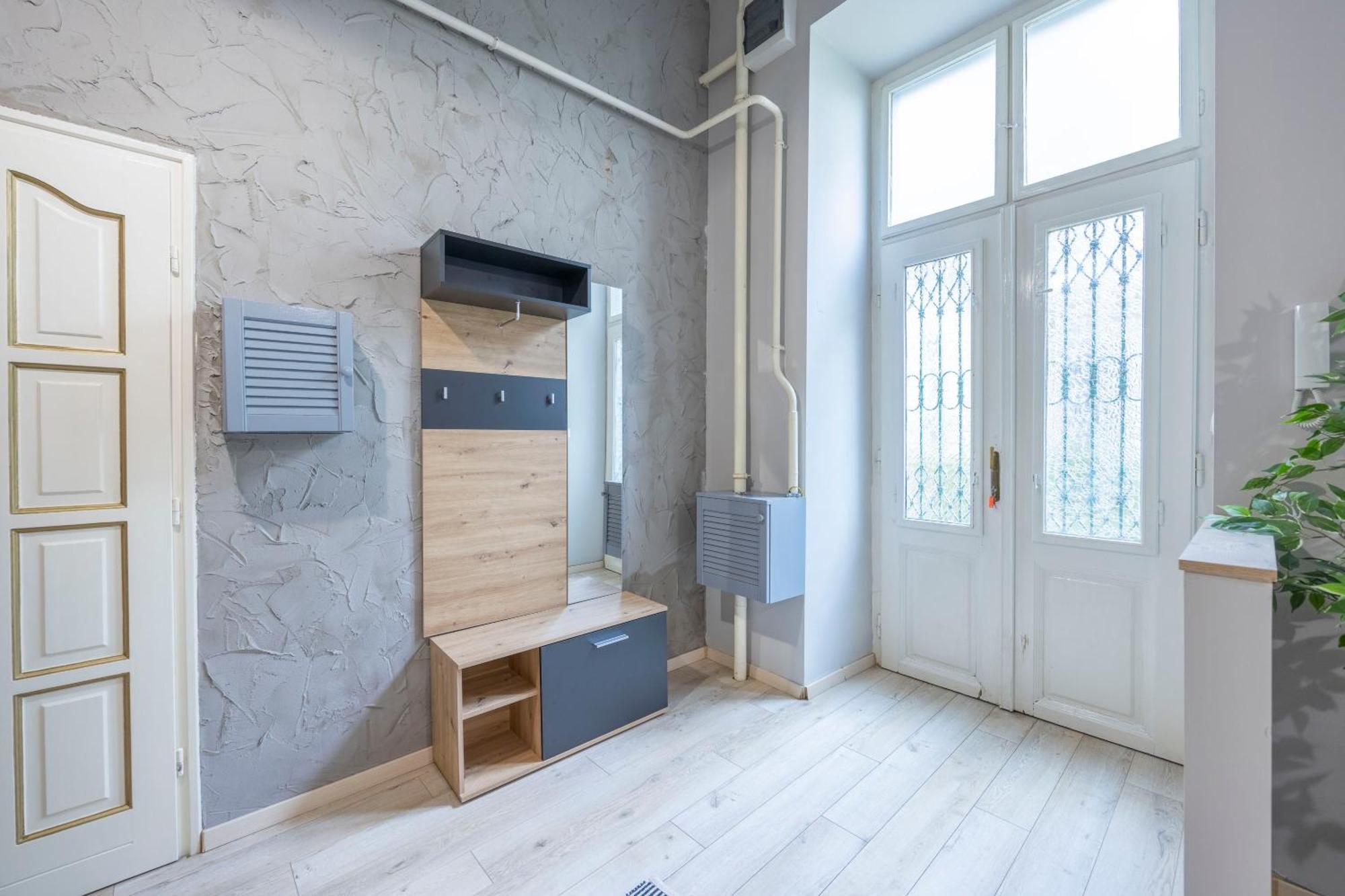 Appartamento Hidden Gem With Terrace On The Andrassy Fashion Road Budapest Esterno foto