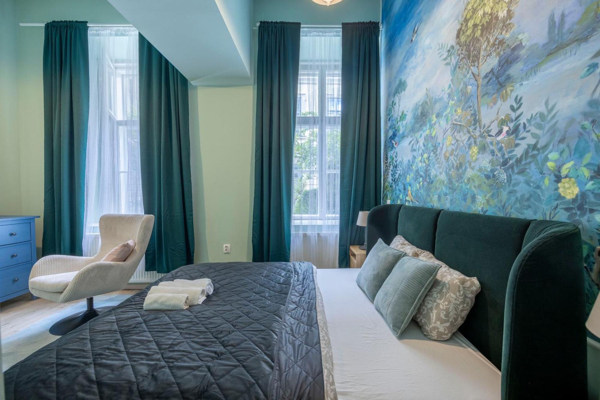 Appartamento Hidden Gem With Terrace On The Andrassy Fashion Road Budapest Esterno foto