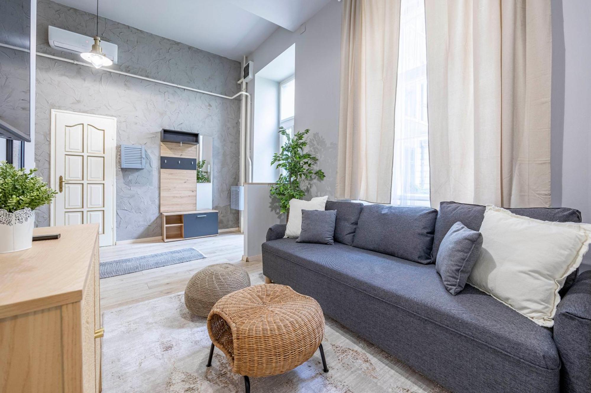 Appartamento Hidden Gem With Terrace On The Andrassy Fashion Road Budapest Esterno foto